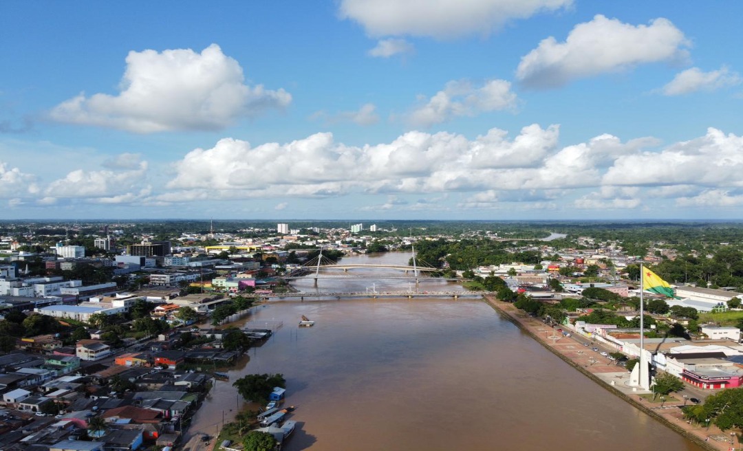 Rio Acre baixa e fica fora da cota de alerta, mas famílias permanecerão em abrigos por segurança, diz Defesa Civil 